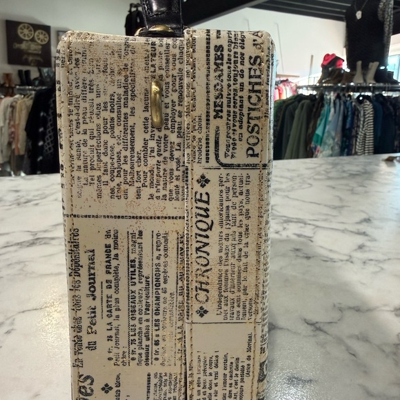 Patricia Nash Newspaper Purse - Picture 4 of 6